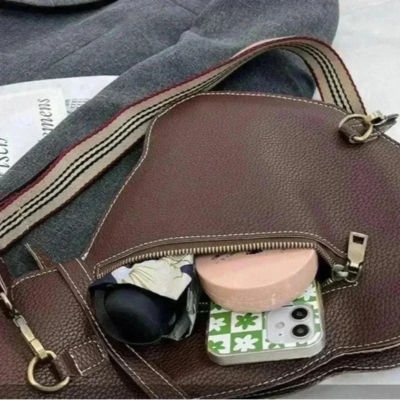 Cat Handbag with Fabric Crossbody Strap - Picture 4 of 7